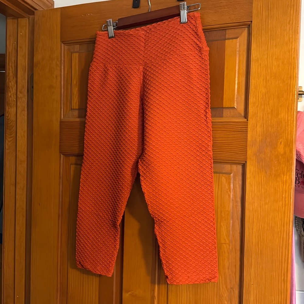 Mustard booty by Brabants crop leggings